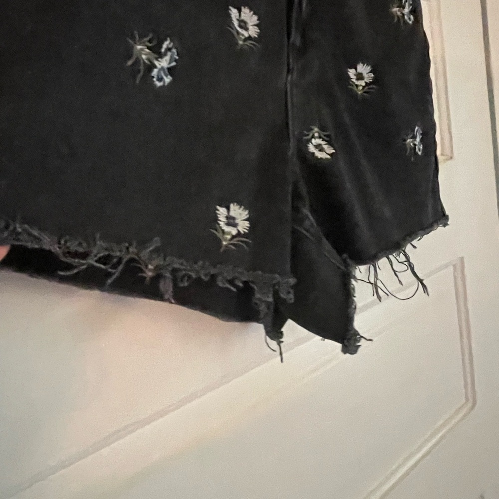 Topshop Black Jean Shorts with Floral Embroidery - Picture 4 of 4